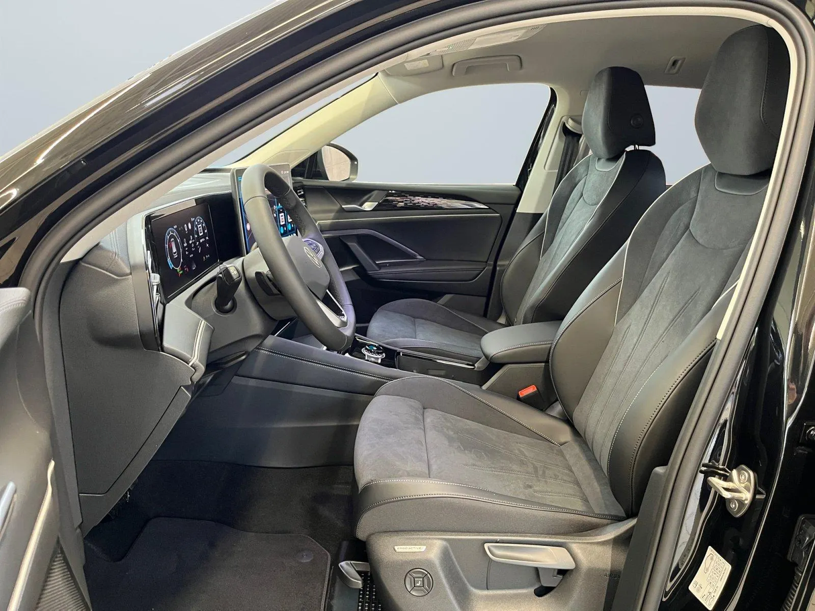 VW Tiguan · Elegance